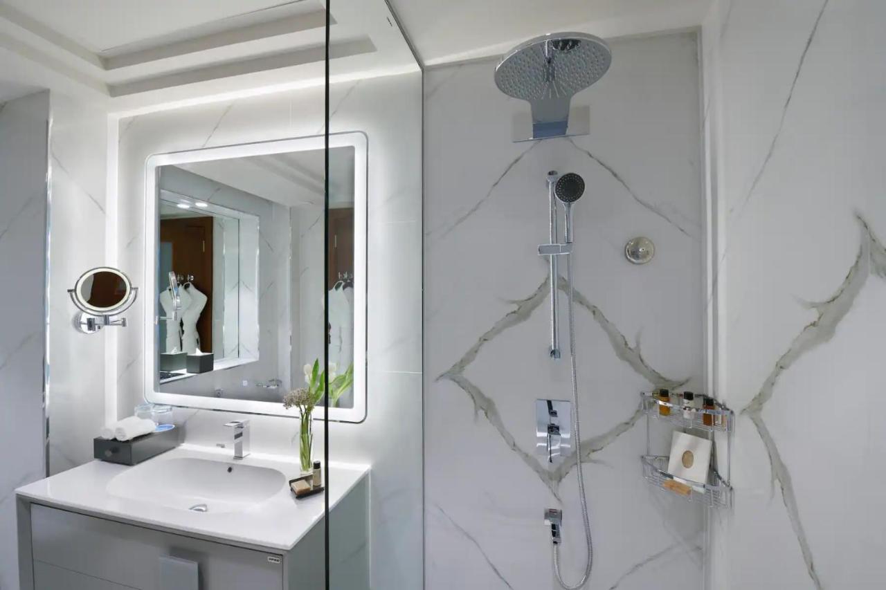 Wyndham Grand Doha West Bay Beach エクステリア 写真 Bathroom