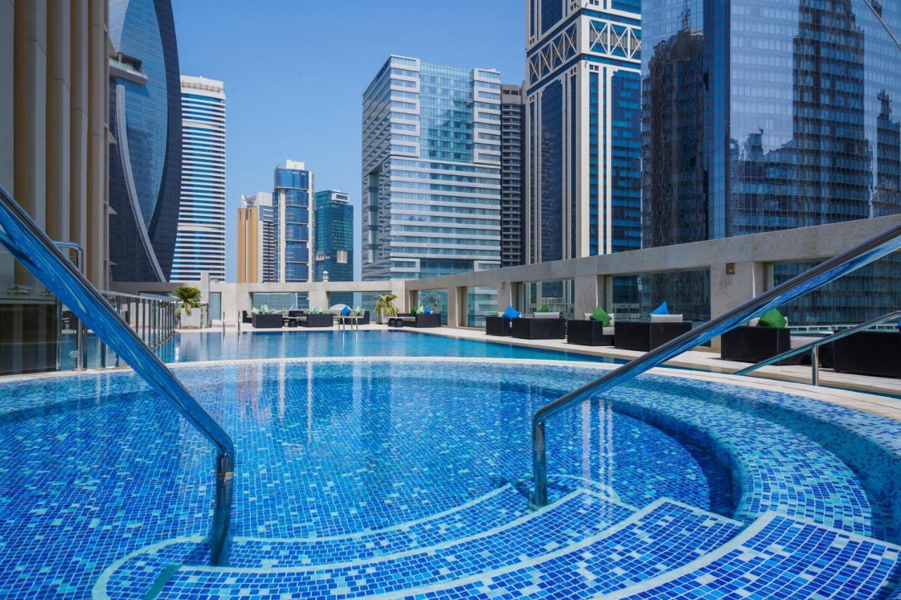 Wyndham Grand Doha West Bay Beach エクステリア 写真 The swimming pool at the hotel