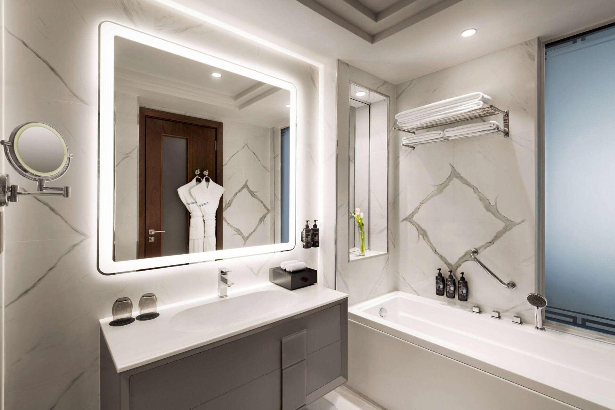 Wyndham Grand Doha West Bay Beach エクステリア 写真 Bathroom