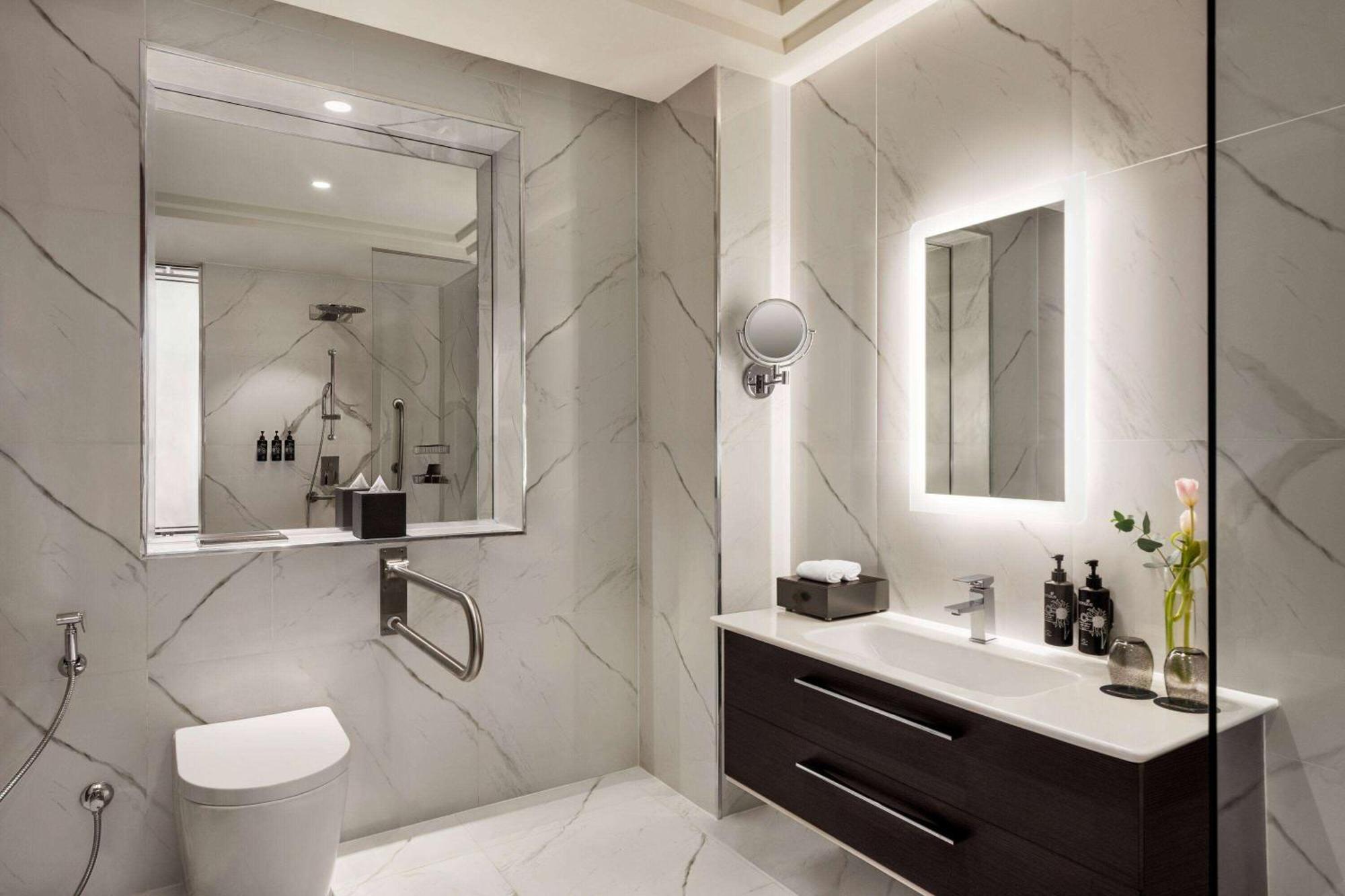 Wyndham Grand Doha West Bay Beach エクステリア 写真 Bathroom